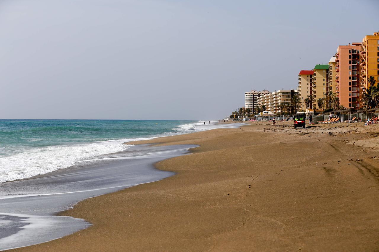 Suitur Apartamento Frente A La Playa 푸엔히롤라 외부 사진